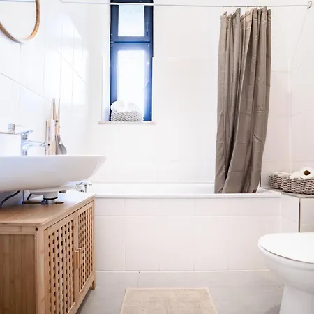 2 Bedroom - Terrasse - Wifi - Kaffee - Zentral - Ruhig - Business *