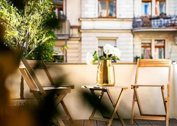 2 Bedroom - Terrasse - Wifi - Kaffee - Zentral - Ruhig - Business Apartament *