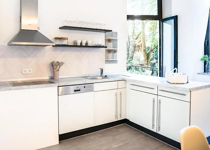 2 Bedroom - Terrasse - Wifi - Kaffee - Zentral - Ruhig - Business Apartament