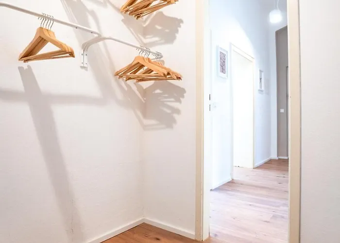 2 Bedroom - Terrasse - Wifi - Kaffee - Zentral - Ruhig - Business Apartament *